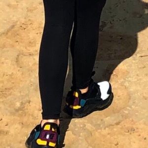 Nike Air Huarache City Low Sneakers Size 7